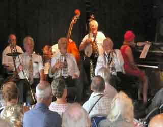 Brian Carrik's Algiers Stompers playing Just a Little While to Stay at The Waterfront Centre, Bude. 28th August 2007